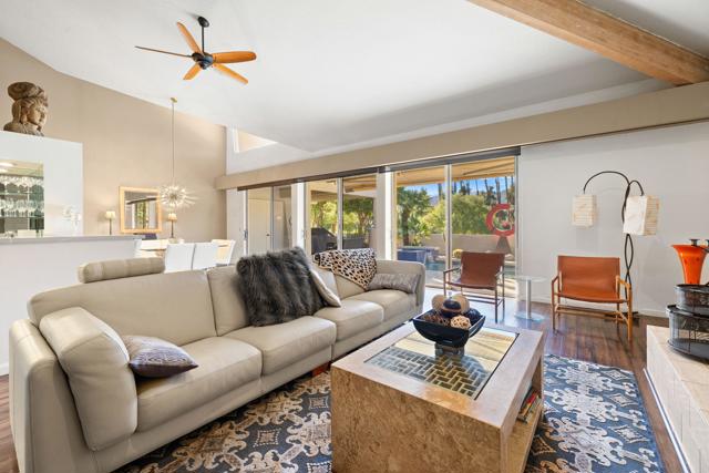 267 Kavenish W Drive, Rancho Mirage CA: https://media.crmls.org/mediaz/e6eae5c9-cf7c-416c-8cd9-e13b13eda1ce.jpg