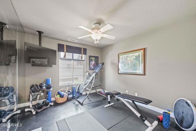 3194 Sunset Hills Boulevard, Thousand Oaks CA: https://media.crmls.org/mediaz/e6eb29d6-8e40-4fb8-9cd5-0f77cbf48903.jpg