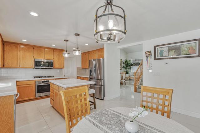 1700 Hemlock Court, Hollister CA: https://media.crmls.org/mediaz/e6ebb94e-760f-467a-ade1-b6c276203ff4.jpg