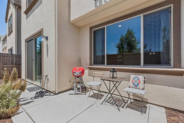 8906 Upbeat Way, Elk Grove CA: https://media.crmls.org/mediaz/e6ec0c29-d78a-40c3-9900-cf08a894cd12.jpg