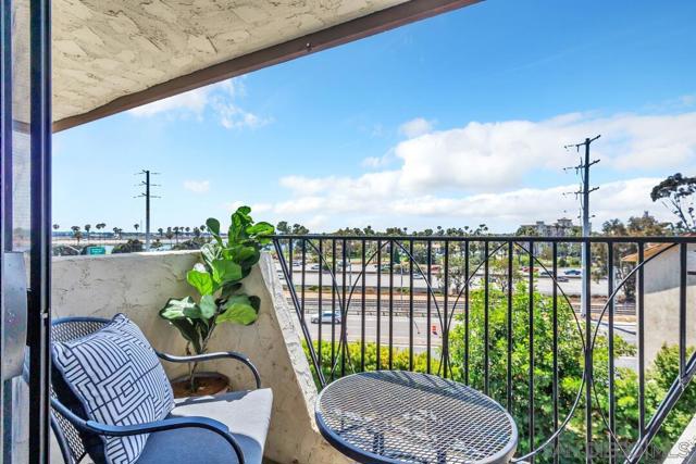 4245 Asher St, San Diego CA: https://media.crmls.org/mediaz/e6ec1fb8-c80a-4de1-8e61-903953ab4671.jpg