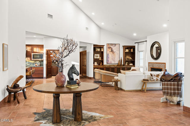 1533 Rancho Avenue, Glendale CA: https://media.crmls.org/mediaz/e6ec3867-5831-43e3-9725-513274cb74cd.jpg
