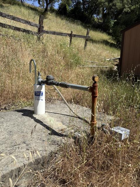 10900 Watsonville Road, Gilroy CA: https://media.crmls.org/mediaz/e6ec8101-5458-45a1-ad23-d0ab59e121b6.jpg
