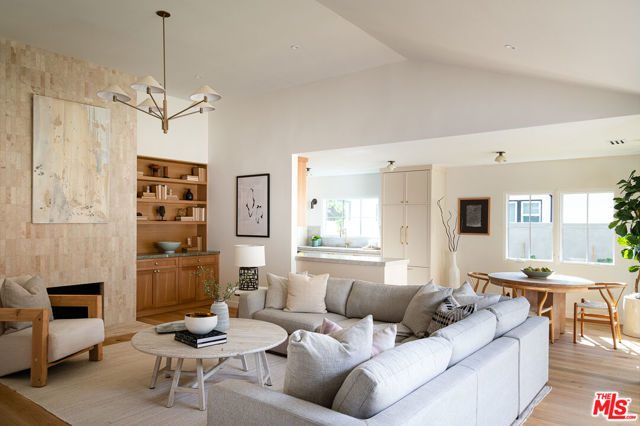 12227 La Maida Street, Valley Village CA: https://media.crmls.org/mediaz/e6ec8378-14a1-4c53-96fd-696309c708d5.jpg