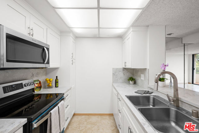 10535 Wilshire Boulevard, Los Angeles CA: https://media.crmls.org/mediaz/e6ec8533-f1ef-442e-b532-94ee76bc019c.jpg