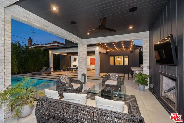 4937 Rubio Avenue, Encino CA: https://media.crmls.org/mediaz/e6ed2749-5291-42da-ae27-3cd7a6c806f3.jpg