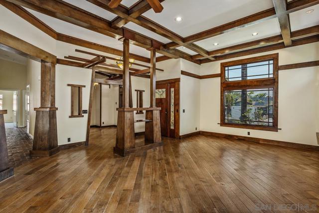 1915 Andrews Ct, Oceanside CA: https://media.crmls.org/mediaz/e6ed29c5-32c1-4632-8f95-1e466529e37e.jpg