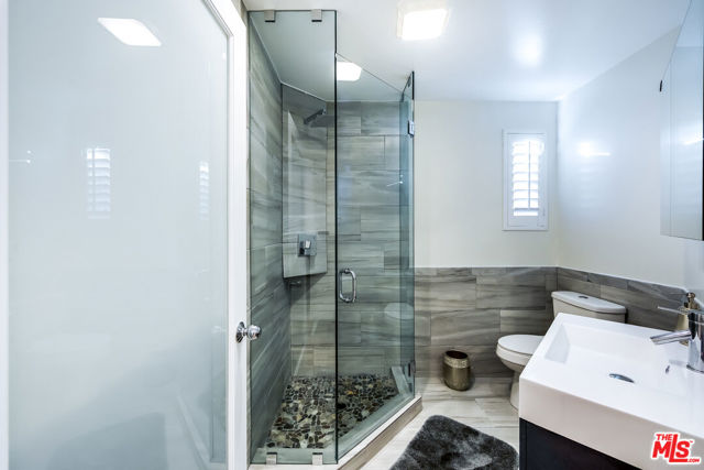 3490 Wonder View Place, Los Angeles CA: https://media.crmls.org/mediaz/e6ed4adc-0241-4878-b715-3c3878ec306b.jpg