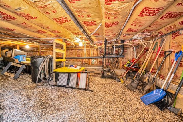 39656 Forest Road, Big Bear CA: https://media.crmls.org/mediaz/e6ed4b5a-1b98-4c23-90c9-69109e2a069e.jpg