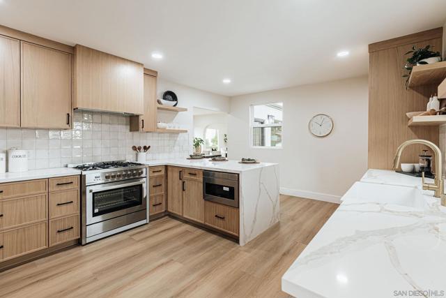 4033 S Hempstead Cir, San Diego CA: https://media.crmls.org/mediaz/e6ede3eb-a198-4fc6-aeb1-8c65037afa2d.jpg