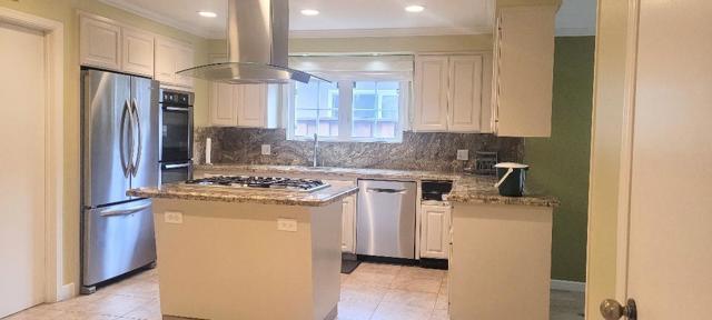 925 Flying Fish Street, Foster City CA: https://media.crmls.org/mediaz/e6ede914-75fd-4039-81cc-19b93cfd37e0.jpg