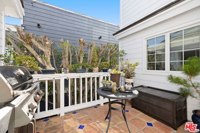 459 35th Street, Manhattan Beach, California 90266, 5 Bedrooms Bedrooms, ,3 BathroomsBathrooms,Residential,Sold,35th,25586389