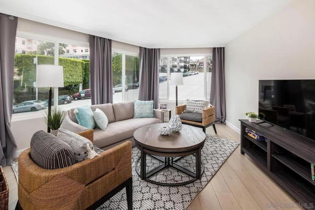 8040 Girard Ave, La Jolla CA: https://media.crmls.org/mediaz/e6ee1f43-1366-4892-a818-21ca1ac894a5.jpg