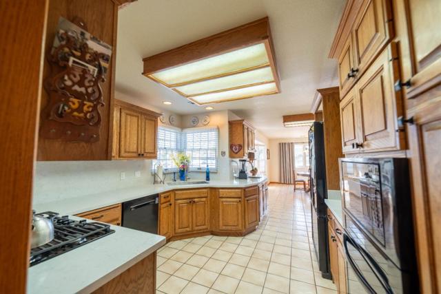 434 Oak Avenue, Greenfield CA: https://media.crmls.org/mediaz/e6ee5ead-a25c-4e69-b2f0-3d41ba298fd8.jpg