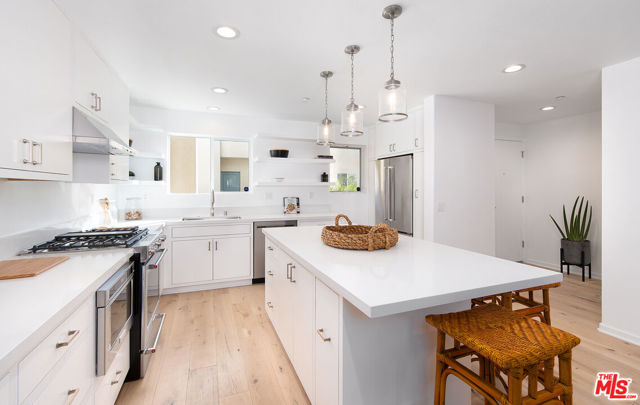 1212 Ocean Park Boulevard, 4 photo 7