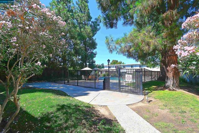 Image 19 of 20 For 1699 Laguna St  305