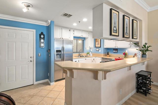 4080 Front Street, San Diego CA: https://media.crmls.org/mediaz/e6ef445c-6202-4bb2-a9e9-2c369bfb651f.jpg