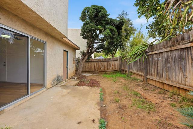 1241 1/2 Hollister Street, San Diego CA: https://media.crmls.org/mediaz/e6f26d2f-378a-4e54-a393-dafd8032ad60.jpg