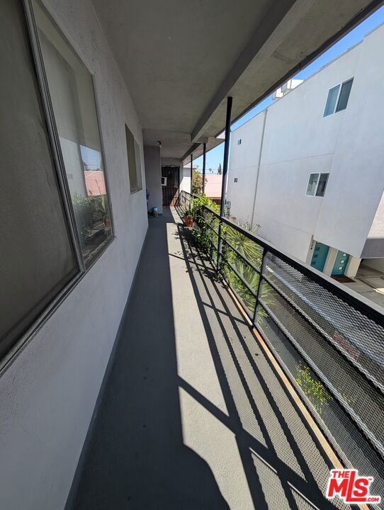 2120 Carmona Avenue, Los Angeles CA: https://media.crmls.org/mediaz/e6f26e9a-6e1b-4fc5-ada0-c548e889430f.jpg