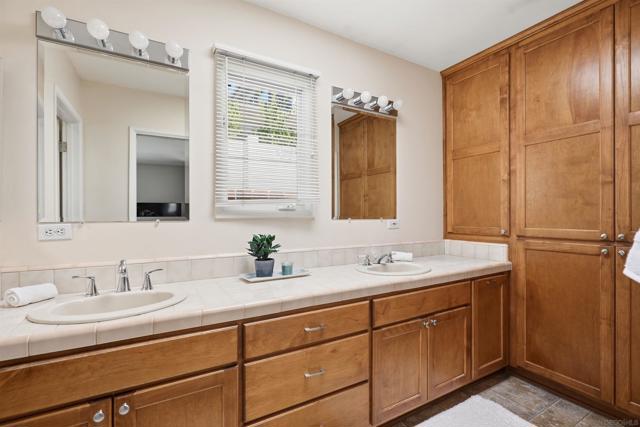 540 Country Club Lane, Coronado CA: https://media.crmls.org/mediaz/e6f28b48-3088-4204-9aa4-a56c0b484475.jpg