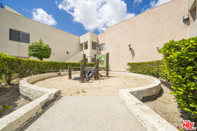 1119 Albany Street, Los Angeles CA: https://media.crmls.org/mediaz/e6f2a6aa-1562-4440-a762-72e30587f48c.jpg