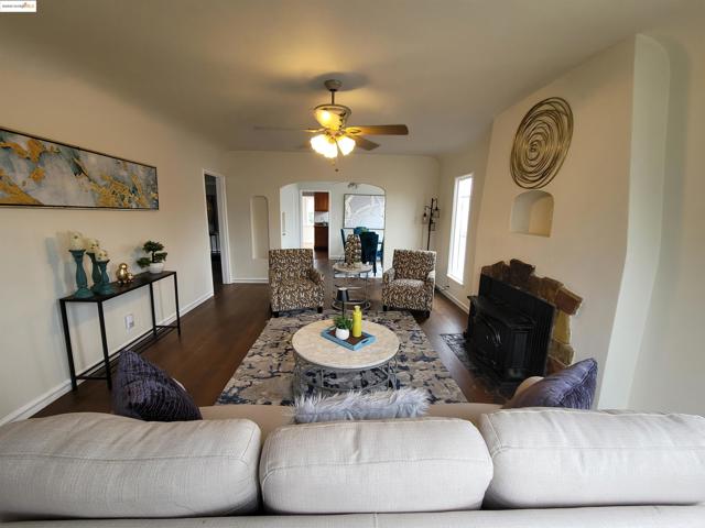 3504 68Th Ave, Oakland CA: https://media.crmls.org/mediaz/e6f3897e-dc96-45ff-8529-40c87557a33b.jpg