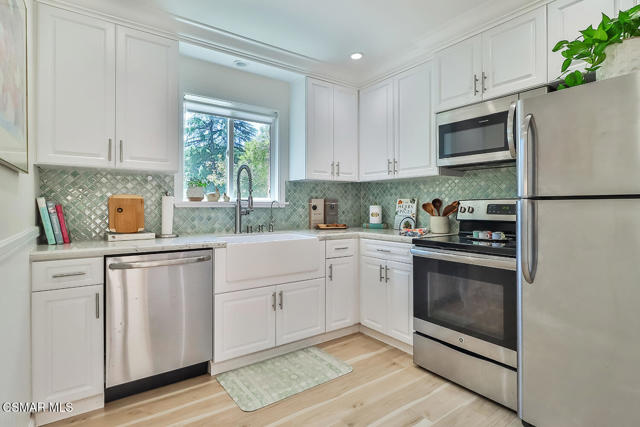 4021 Yankee Drive, Agoura Hills CA: https://media.crmls.org/mediaz/e6f3923b-3f53-413a-a3d5-2684d4983182.jpg