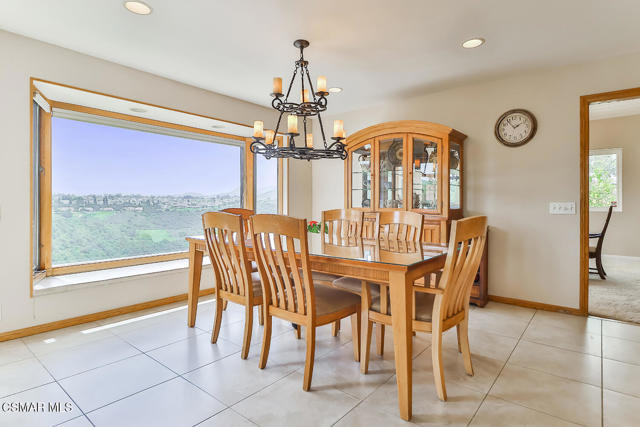 1822 Calle Borrego, Thousand Oaks CA: https://media.crmls.org/mediaz/e6f49a56-43cd-47c5-99d6-265b55ef0735.jpg