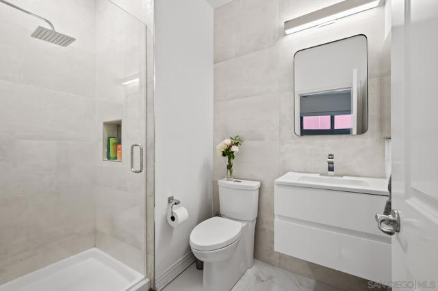 465 S Cleveland St, Oceanside CA: https://media.crmls.org/mediaz/e6f52cb6-8c23-4fb6-a432-702cda930149.jpg