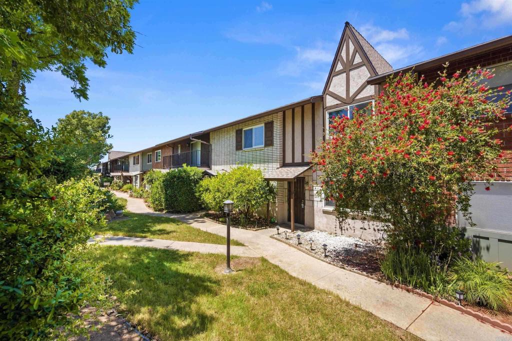 749 S Mollison Avenue #4