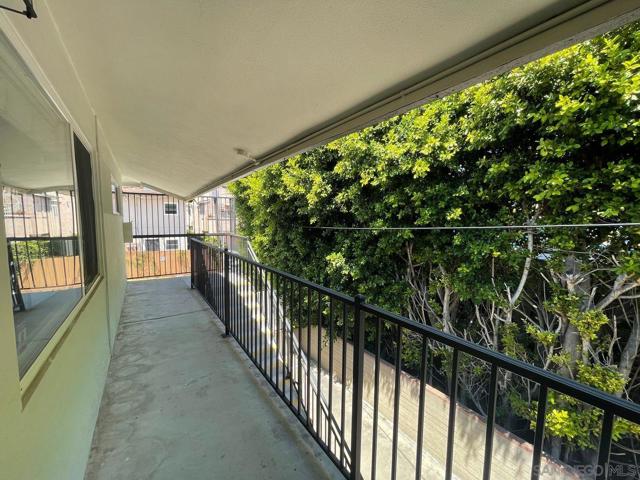 2254 Garnet Ave, San Diego CA: https://media.crmls.org/mediaz/e6f5ac38-da95-4bf0-80f5-7225fd30198b.jpg