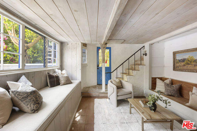 10411 Quito Lane, Los Angeles CA: https://media.crmls.org/mediaz/e6f5d34d-3744-4bac-8c0a-c7fd2d8b4bd1.jpg