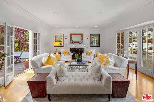 10614 Le Conte Avenue, Los Angeles CA: https://media.crmls.org/mediaz/e6f5eba1-8fdb-4b7e-93a9-6d53a8d37d2b.jpg