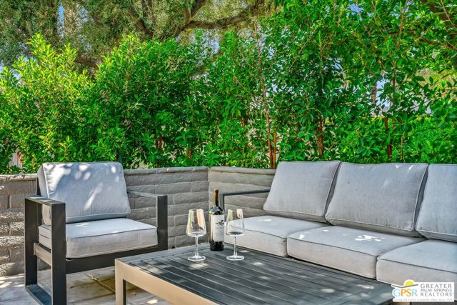 2602 N Whitewater Club Drive, Palm Springs CA: https://media.crmls.org/mediaz/e6f60687-461b-4852-ac34-3d1b8ce54f97.jpg
