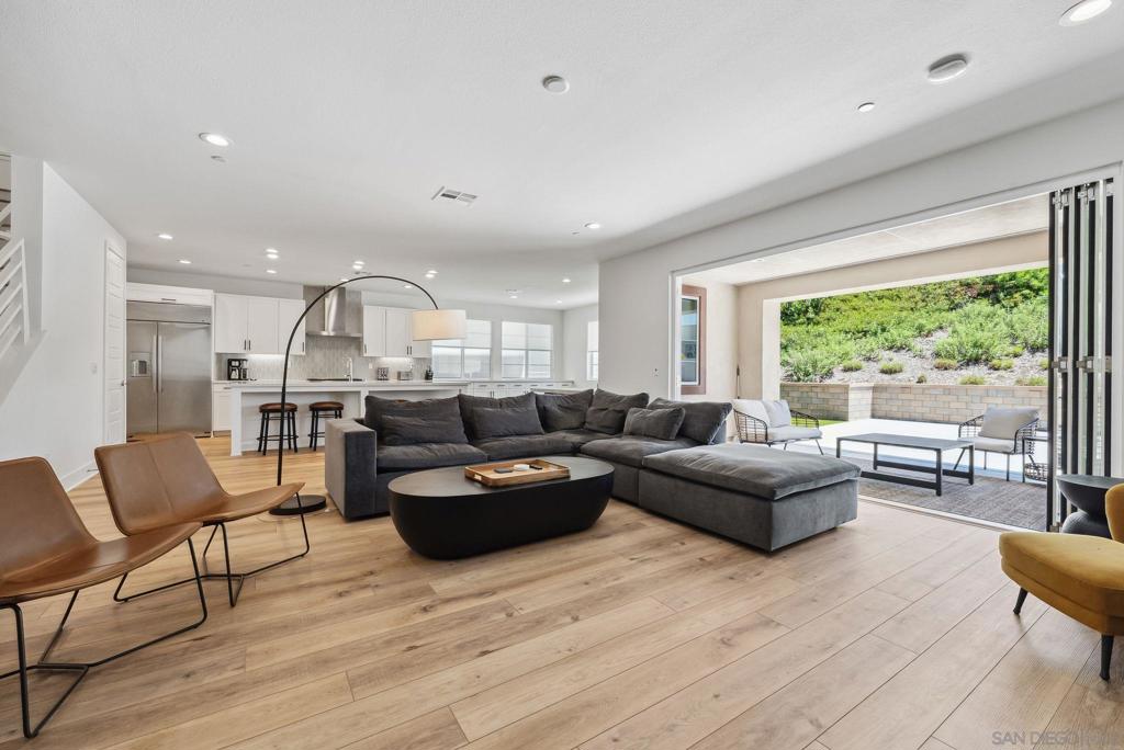 MLS #250035606SD img 12