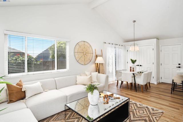 1001 Crellin Rd, Pleasanton CA: https://media.crmls.org/mediaz/e6f6d17a-5352-4c32-918a-9b1ce1537a82.jpg