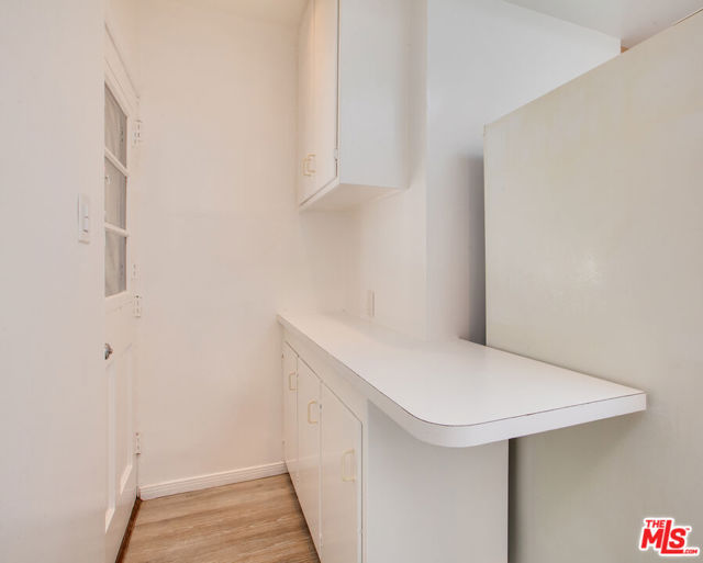 10321 Chrysanthemum Lane, Los Angeles CA: https://media.crmls.org/mediaz/e6f7935d-c63e-4695-818d-55d6955813eb.jpg