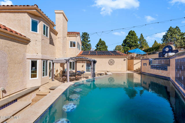 4542 Skidmore Court, Moorpark CA: https://media.crmls.org/mediaz/e6f79ed8-4622-44c5-83ab-2ff3a6958b27.jpg