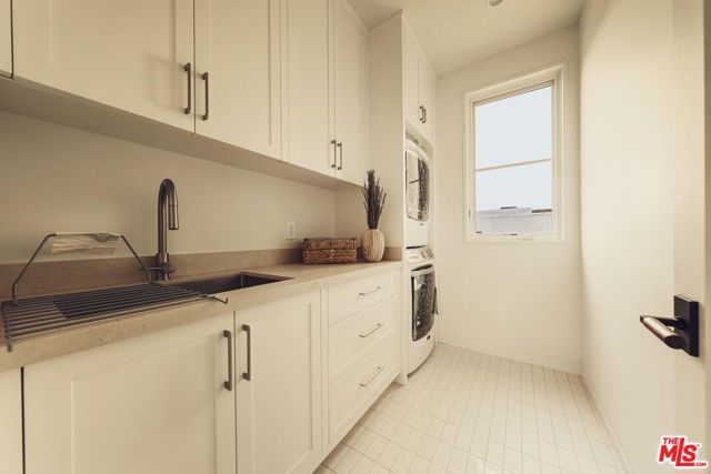 2114 Pier Avenue, Santa Monica CA: https://media.crmls.org/mediaz/e6f7bf3c-335a-41c3-974a-789c30ab1c94.jpg