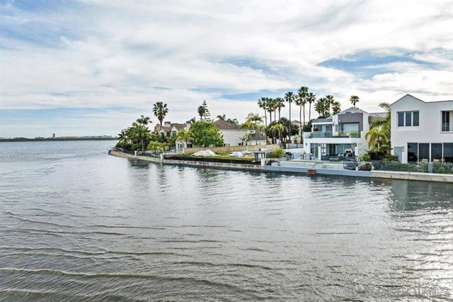 5 Spinnaker Way, Coronado CA: https://media.crmls.org/mediaz/e6f83982-db11-4a93-93bc-4c305b4c4d81.jpg