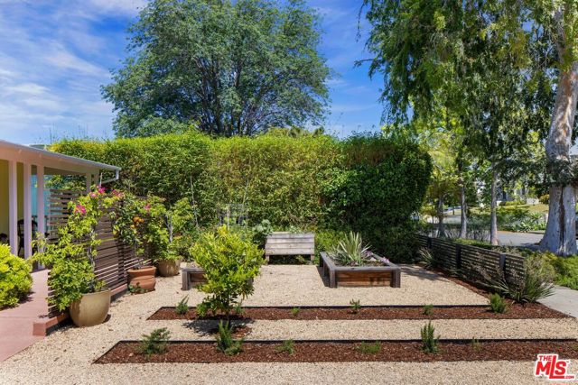 2249 Linnington Avenue, Los Angeles CA: https://media.crmls.org/mediaz/e6f8797e-3615-40b8-ae7d-7947a04db6f3.jpg