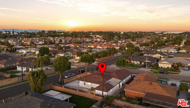 Image 3 of 70 For 19203 Galway Avenue