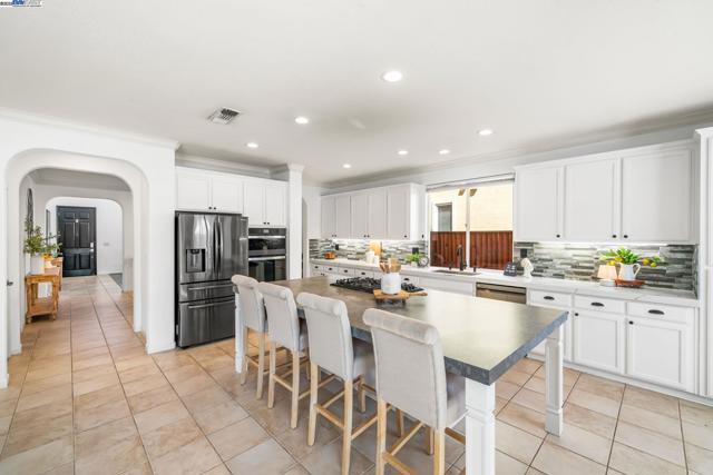 3638 Otter Brook Loop, Discovery Bay CA: https://media.crmls.org/mediaz/e6f8c668-8423-4753-9836-5cbce3673091.jpg