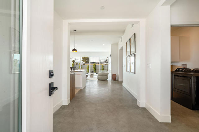 361 W Sunview Avenue, Palm Springs CA: https://media.crmls.org/mediaz/e6f91326-7bec-425b-812b-6d9155acb201.jpg
