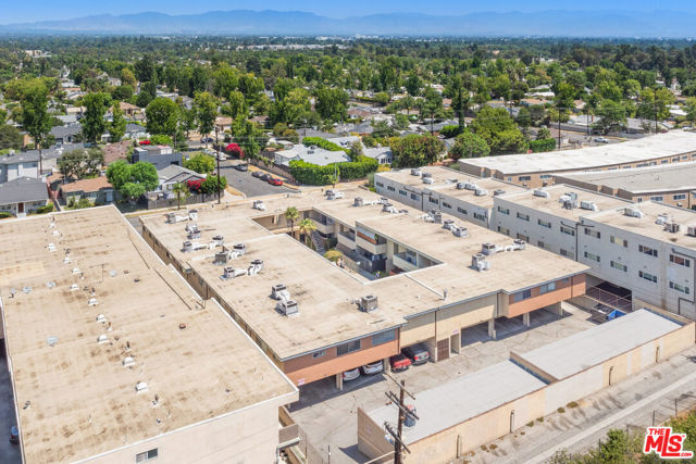 17340 Burbank Boulevard, Encino CA: https://media.crmls.org/mediaz/e6f96b23-7f3a-4fce-9381-760a20d6df0b.jpg