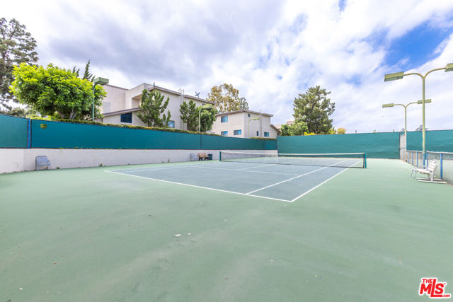 15161 Magnolia Boulevard, Sherman Oaks CA: https://media.crmls.org/mediaz/e6f984f0-3606-4b3d-8803-98942d2b5289.jpg