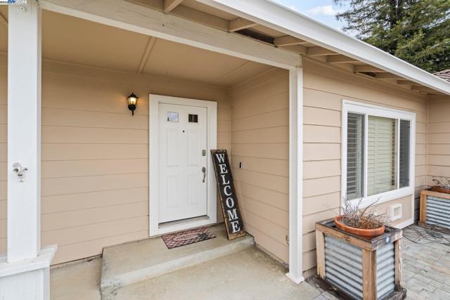 148 primrose ln, Vallejo CA: https://media.crmls.org/mediaz/e6f9a315-89f7-466a-9267-adcc4bcf53fc.jpg