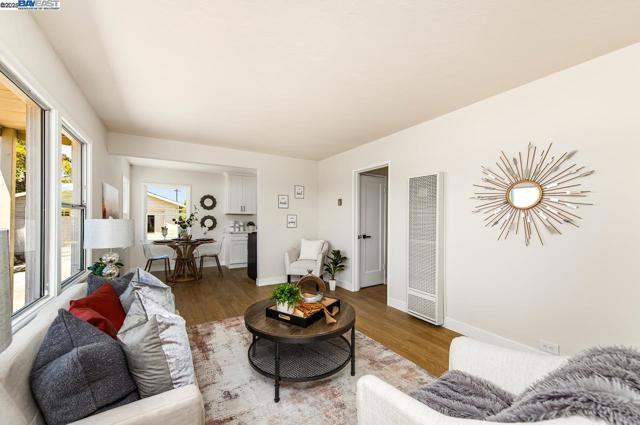 17673 Dorson Ln, Castro Valley CA: https://media.crmls.org/mediaz/e6f9a7d2-a133-4aed-bcef-b9b401cea1e9.jpg