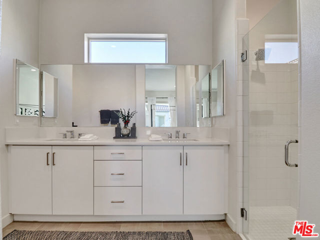 80240 Platinum Way, La Quinta CA: https://media.crmls.org/mediaz/e6f9b3ae-8ad8-41eb-aa6c-31180f27d1d4.jpg