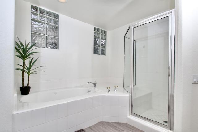 48205 Via Solana, La Quinta CA: https://media.crmls.org/mediaz/e6fa6011-c836-4f45-85d4-a606c3f59007.jpg